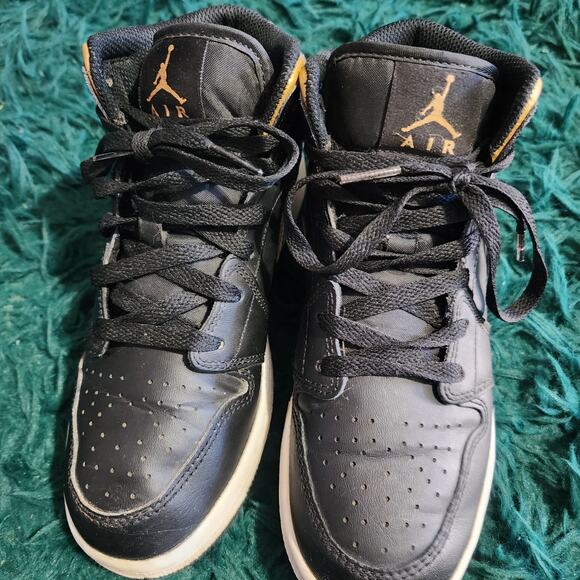 Air Jordan 1 Mid Black & Gold Youth Sneakers Size 4Y – Classic Retro Style - Picture 2 of 6